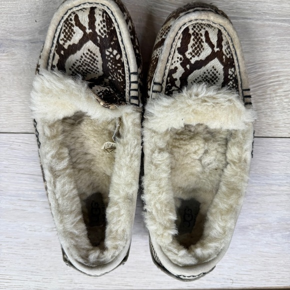 UGG Brown and Cream Cozy Slippers with Plush Lining - Picture 1 of 6